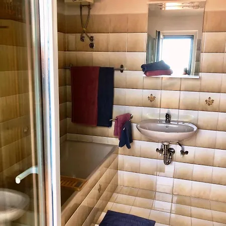 Apartman Connys *